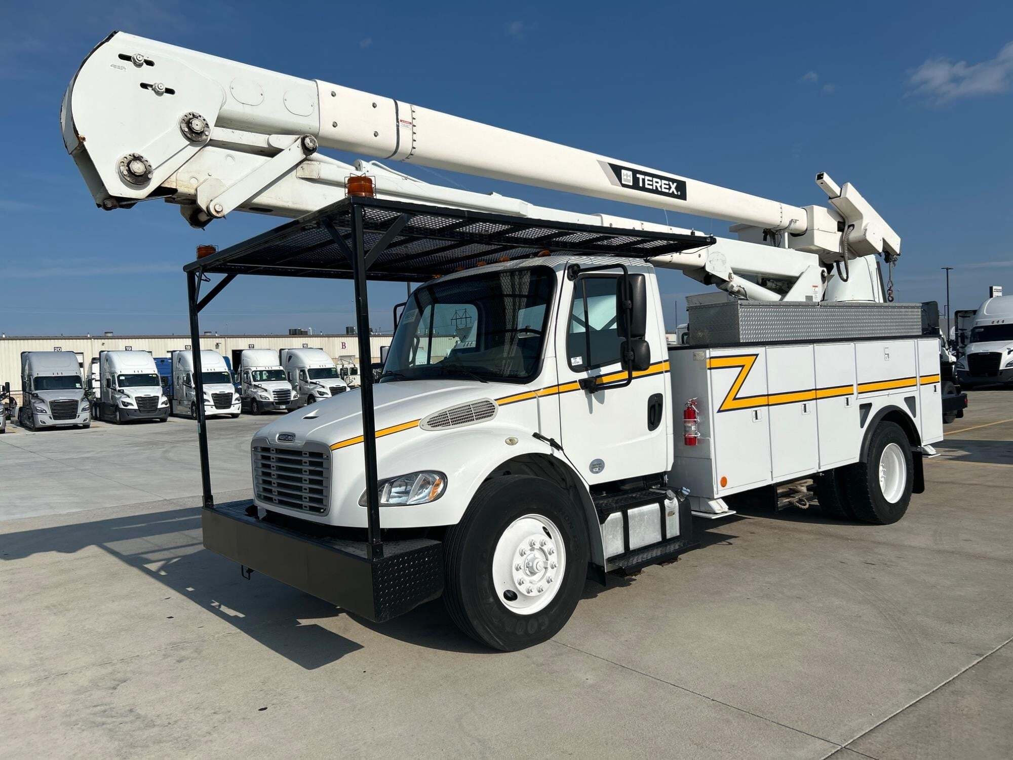 2016 FREIGHTLINER BUSINESS CLASS M2 106 in Dayton, OH