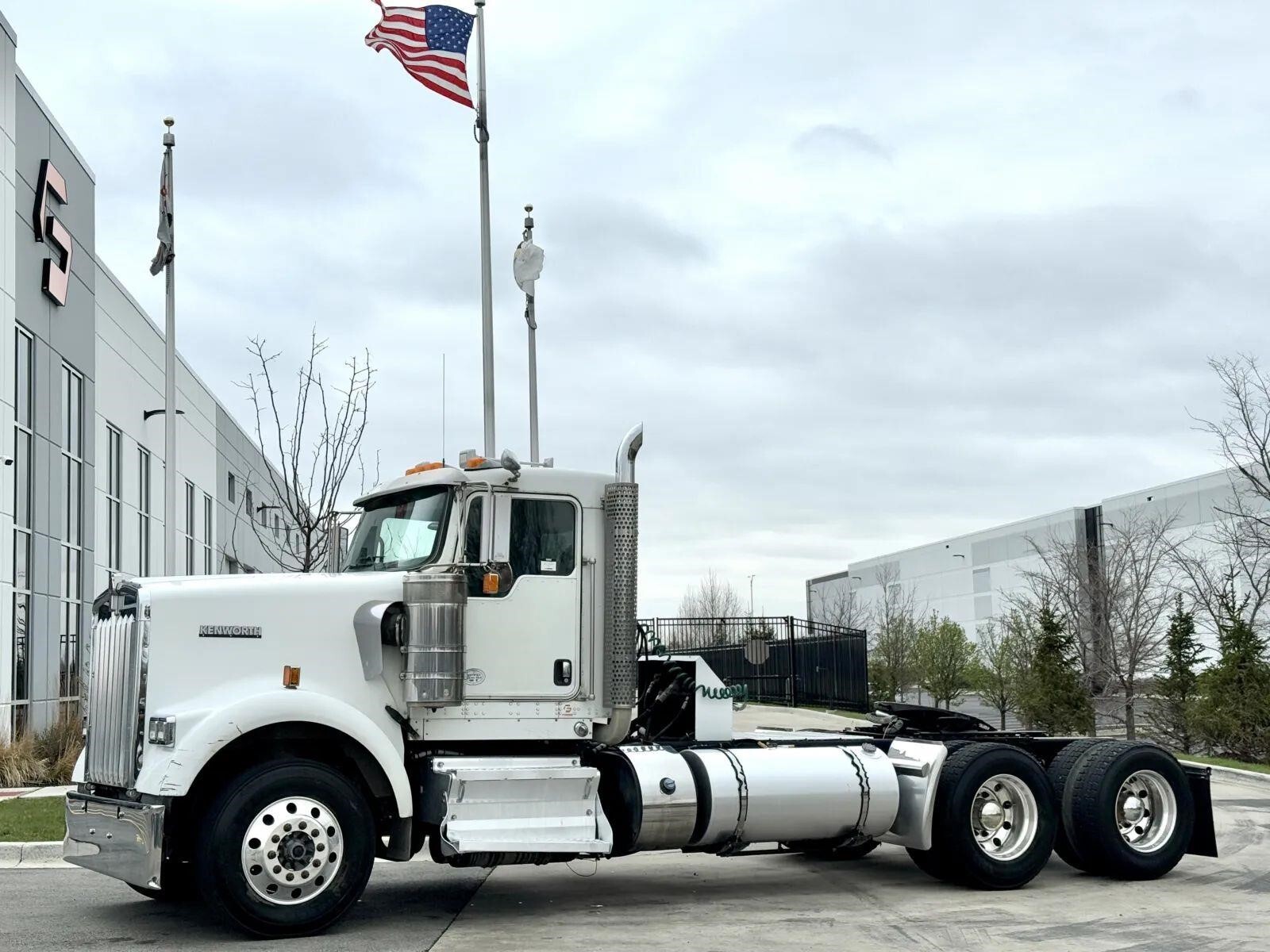 2015 KENWORTH W900 in New Lenox, IL
