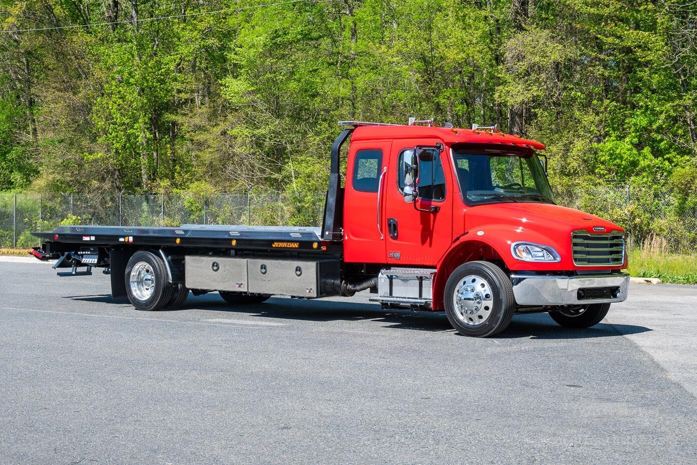 2027 FREIGHTLINER BUSINESS CLASS M2 106 PLUS in Portsmouth, VA