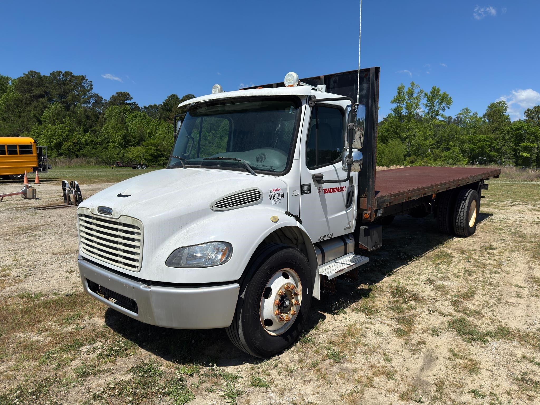 2005 FREIGHTLINER BUSINESS CLASS M2 106 in Greensboro, NC