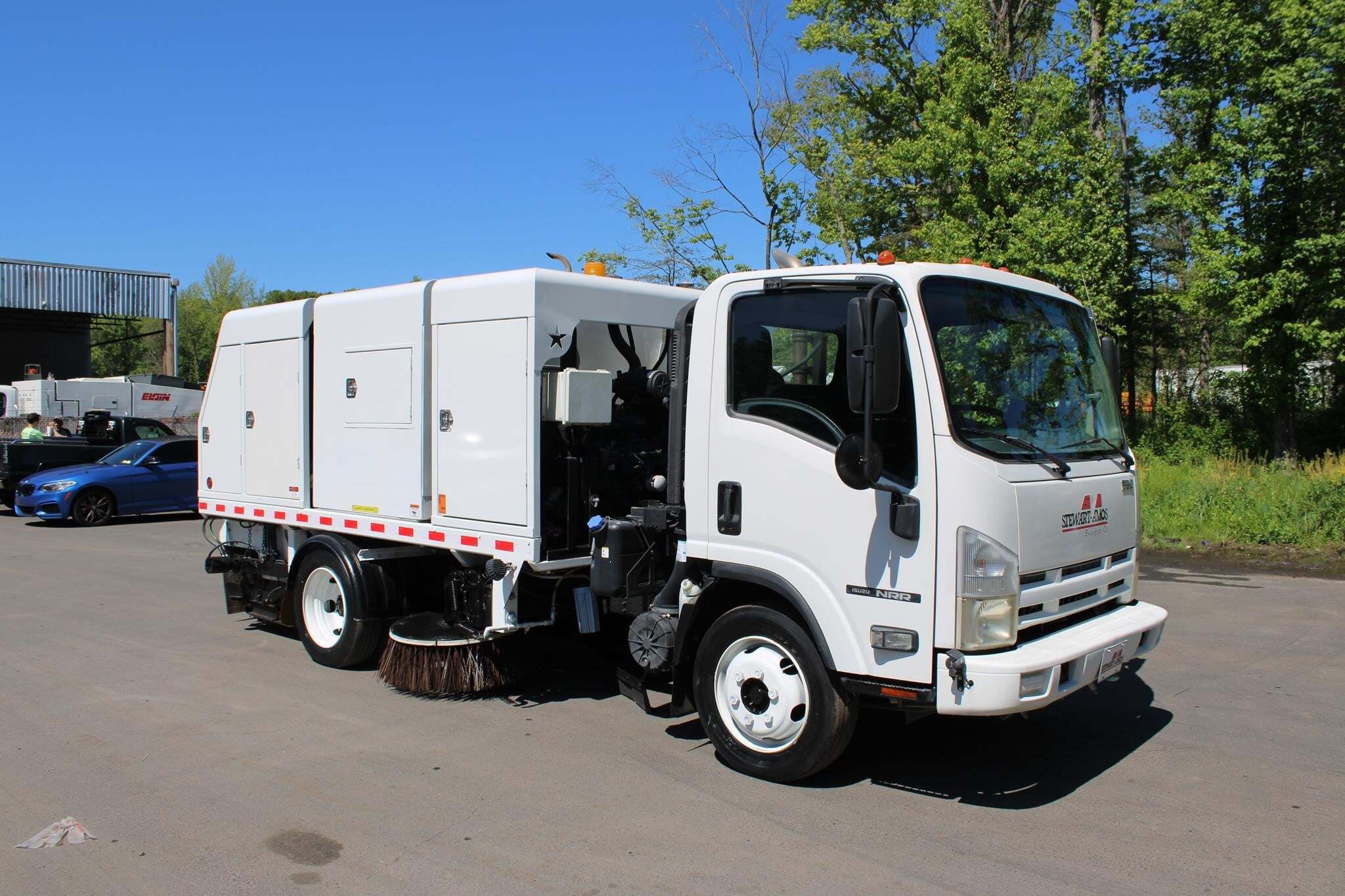 2014 ISUZU NRR in Langhorne, PA