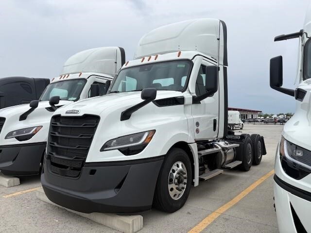 2027 FREIGHTLINER CASCADIA 126 in West Jefferson, OH