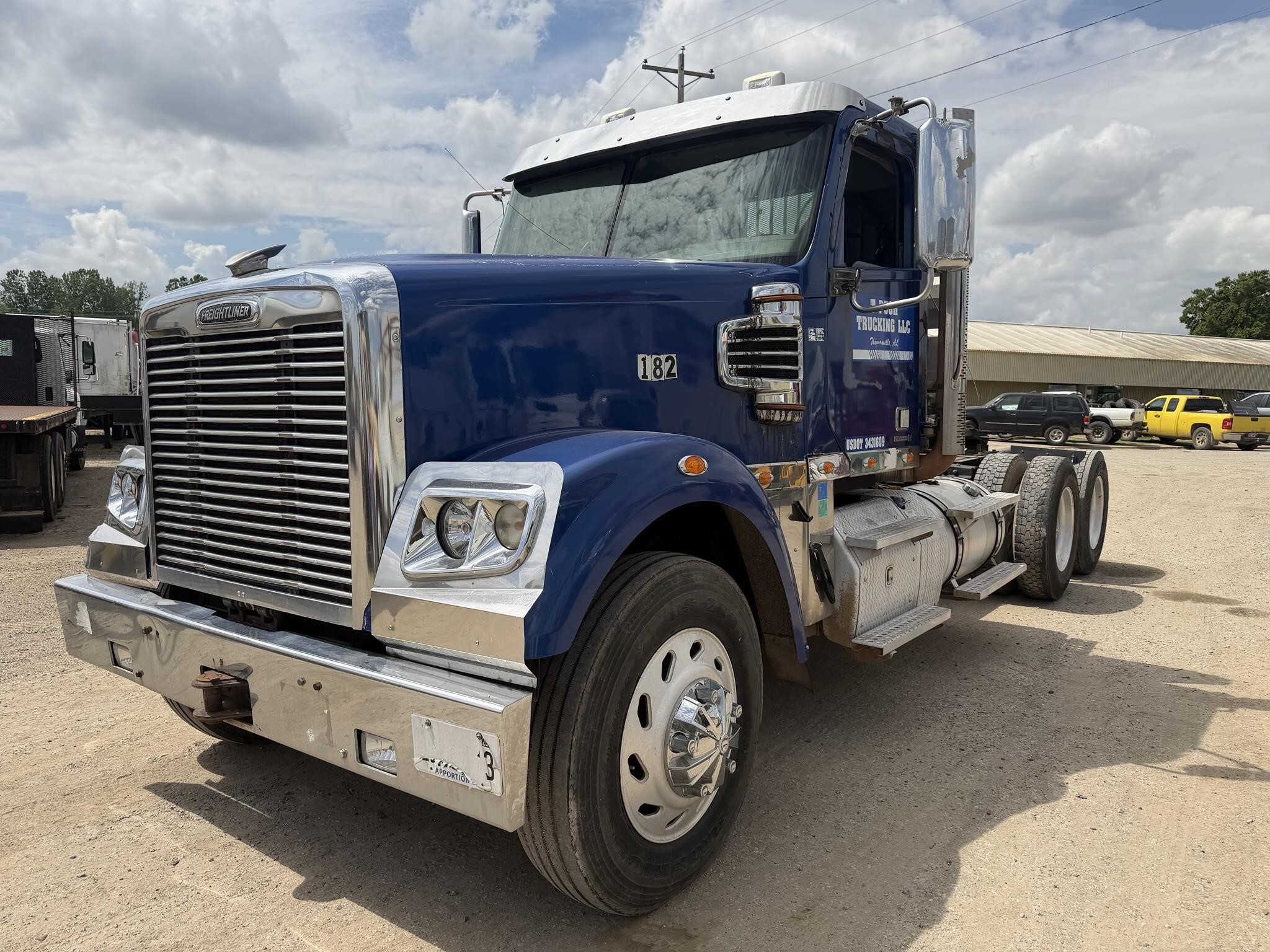 2014 FREIGHTLINER COLUMBIA in Covington, TN