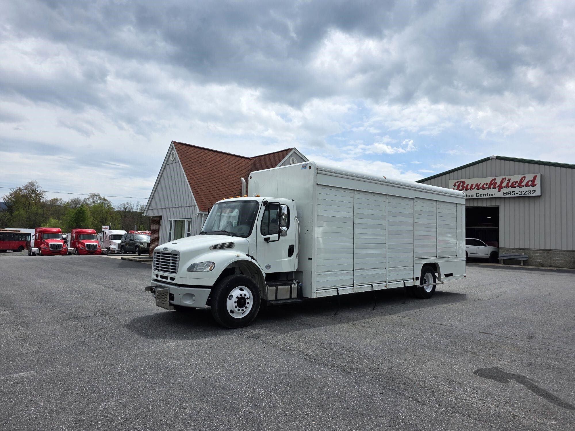 2016 FREIGHTLINER BUSINESS CLASS M2 106 in Duncansville, PA