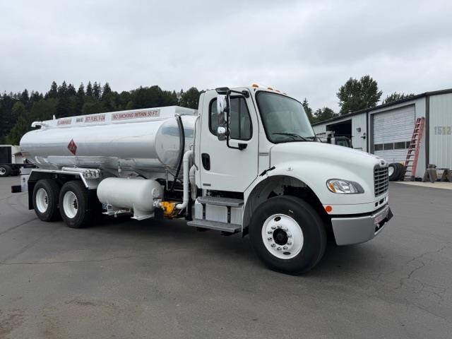 2006 FREIGHTLINER BUSINESS CLASS M2 106 in Pacific, WA