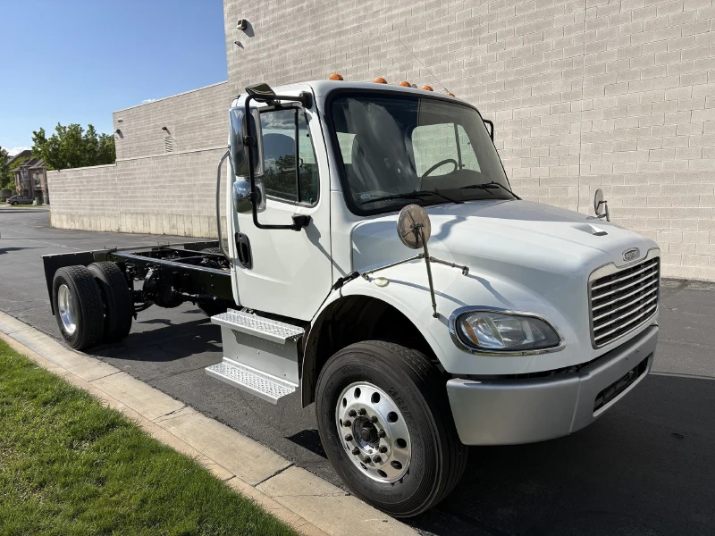 2015 FREIGHTLINER BUSINESS CLASS M2 106