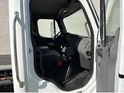 2015 FREIGHTLINER BUSINESS CLASS M2 106