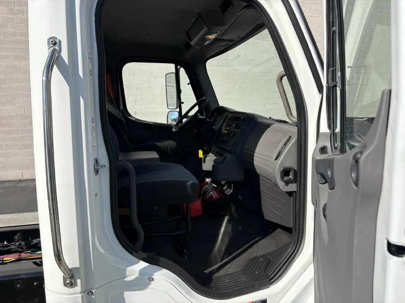 2015 FREIGHTLINER BUSINESS CLASS M2 106