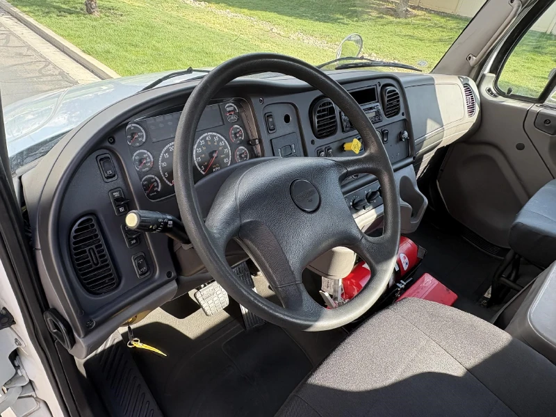 2015 FREIGHTLINER BUSINESS CLASS M2 106