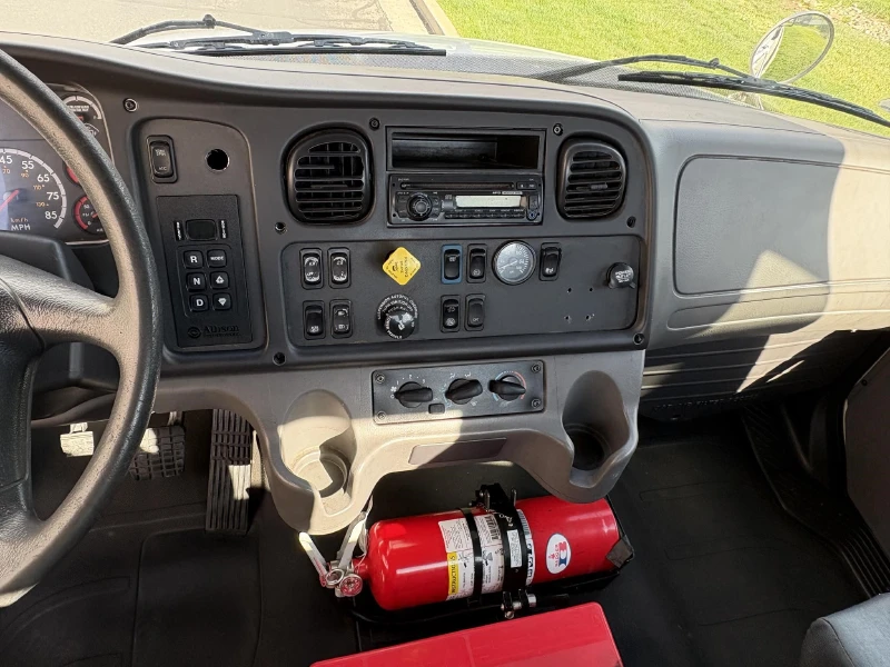 2015 FREIGHTLINER BUSINESS CLASS M2 106