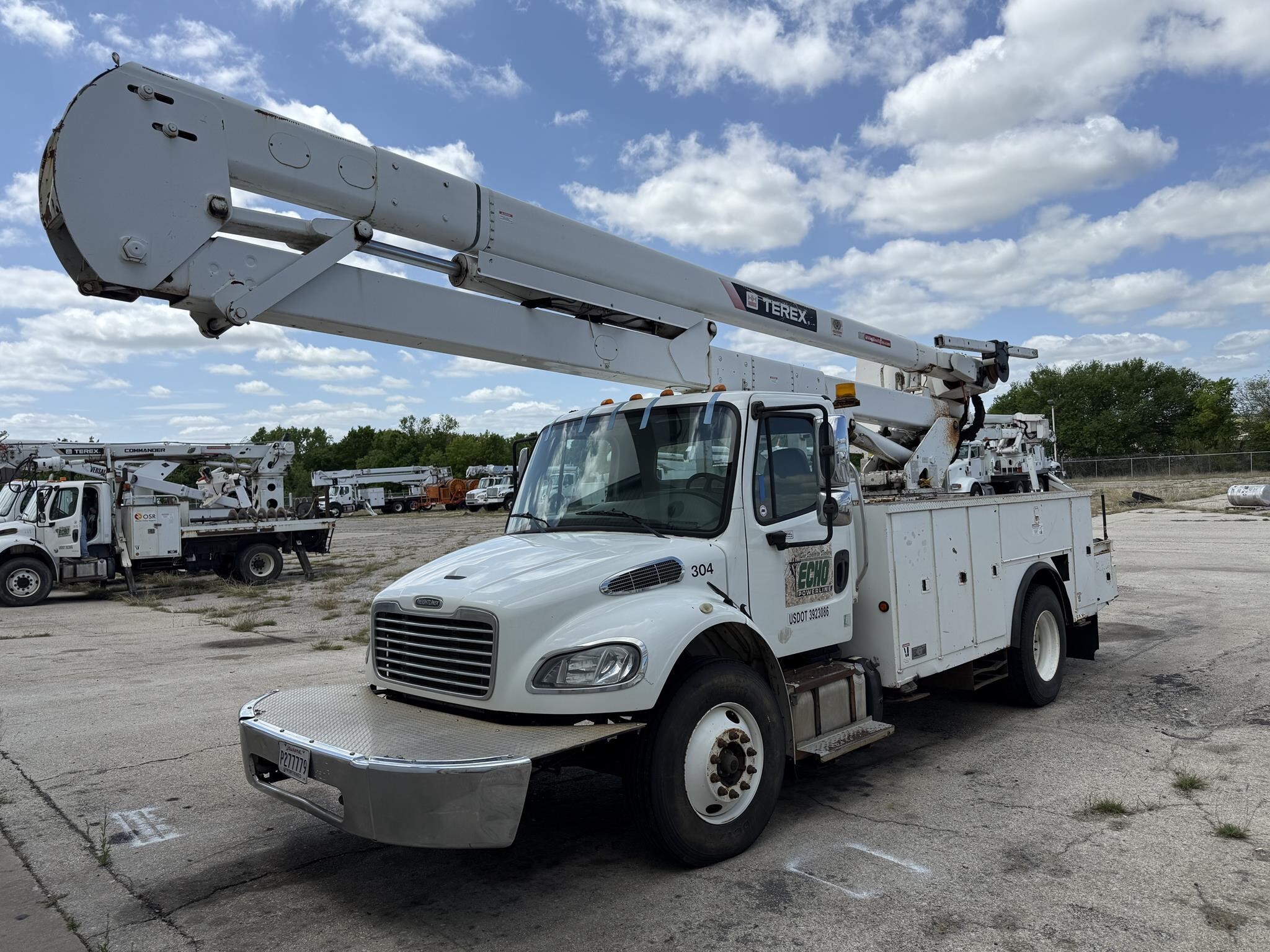 2015 FREIGHTLINER BUSINESS CLASS M2 106 in Mineral Wells, TX