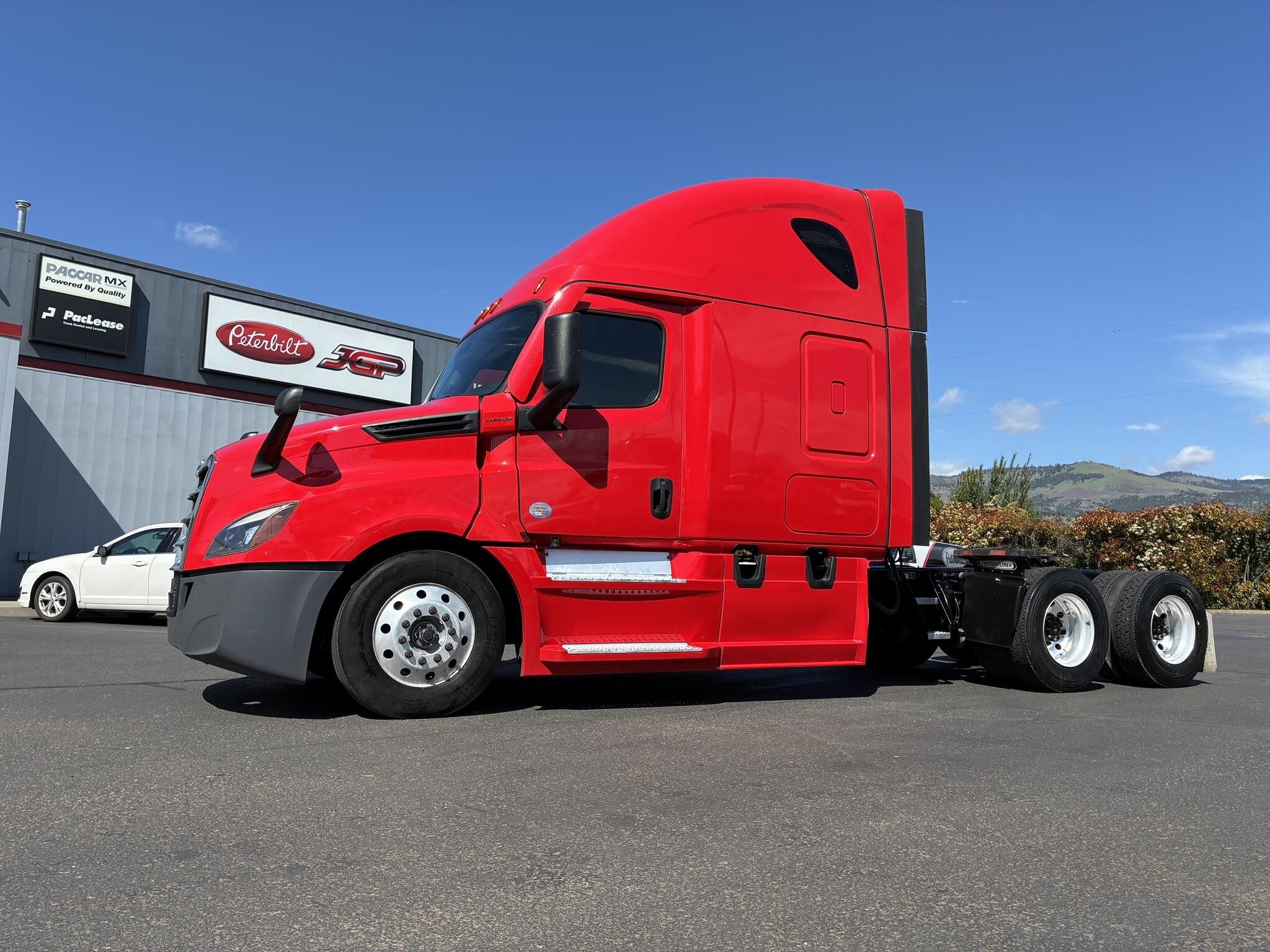 2022 FREIGHTLINER CASCADIA 126 in Medford, OR