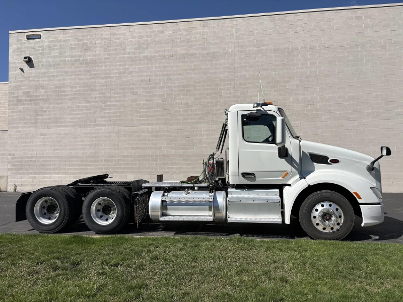 2017 PETERBILT 579