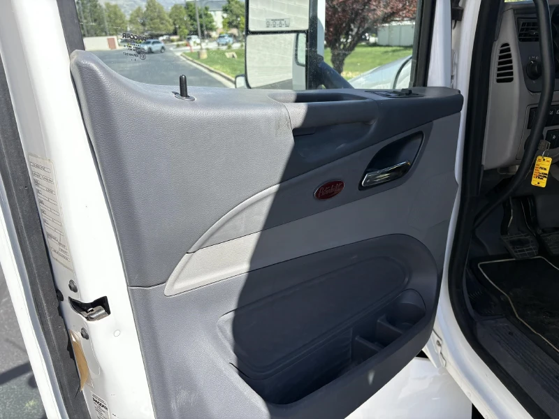 2017 PETERBILT 579