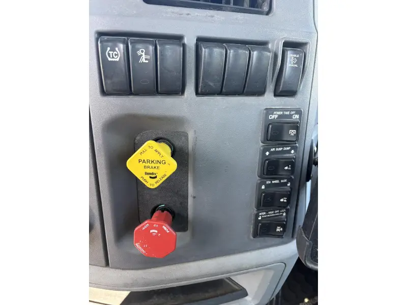 2017 PETERBILT 579