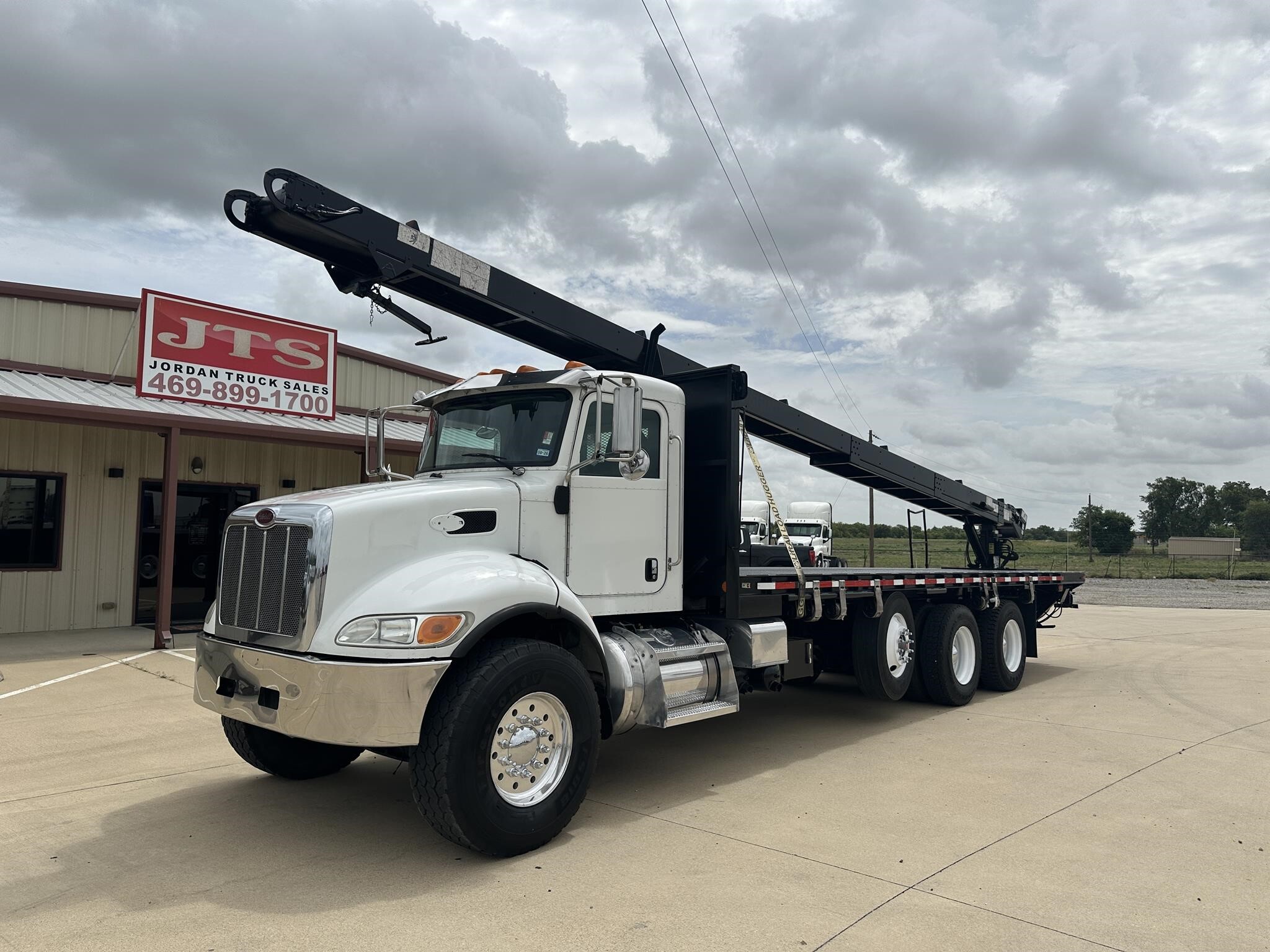 2016 PETERBILT 348 in Rhome, TX