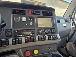 2022 KENWORTH T880