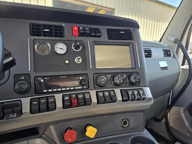 2022 KENWORTH T880