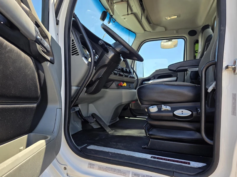 2022 KENWORTH T880