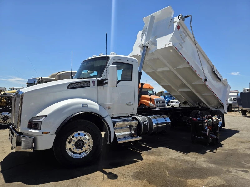 2022 KENWORTH T880