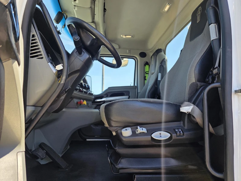 2022 KENWORTH T880