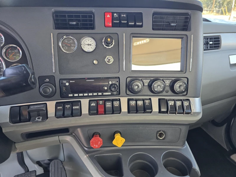 2022 KENWORTH T880