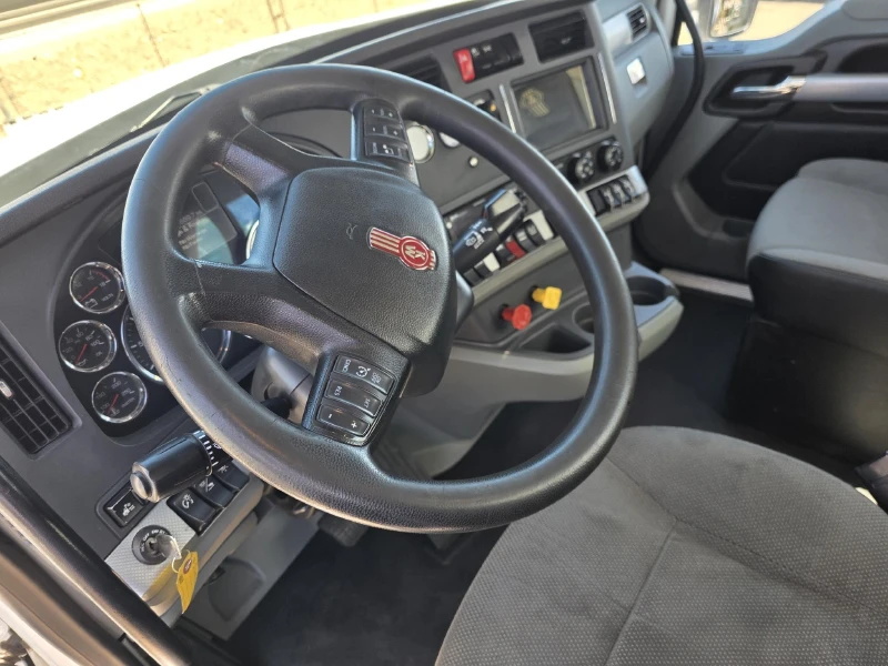 2022 KENWORTH T880