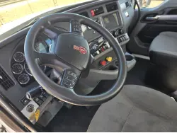 2022 KENWORTH T880
