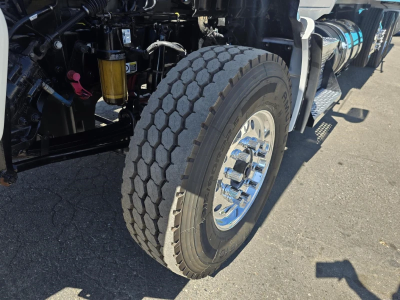 2022 KENWORTH T880