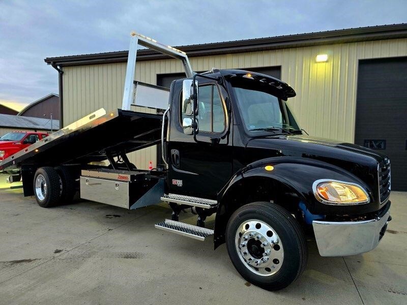 2026 FREIGHTLINER BUSINESS CLASS M2 106 PLUS in Canton, OH