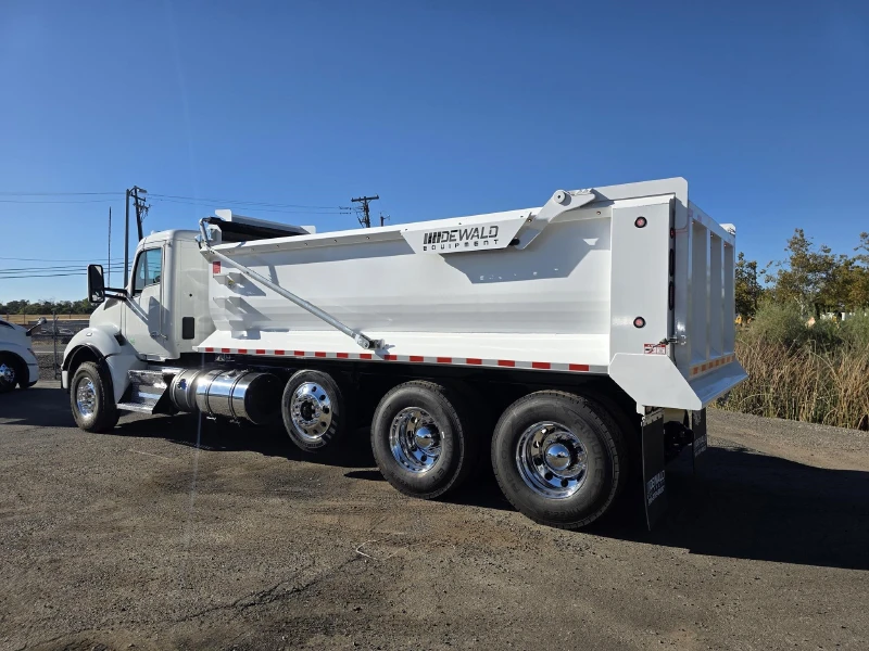 2022 KENWORTH T880
