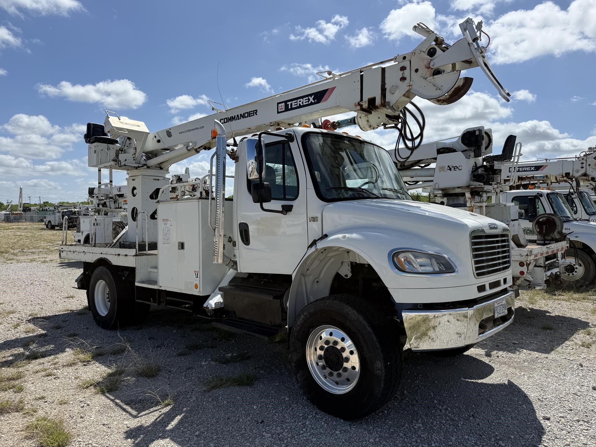 2014 FREIGHTLINER BUSINESS CLASS M2 106 in Mineral Wells, TX