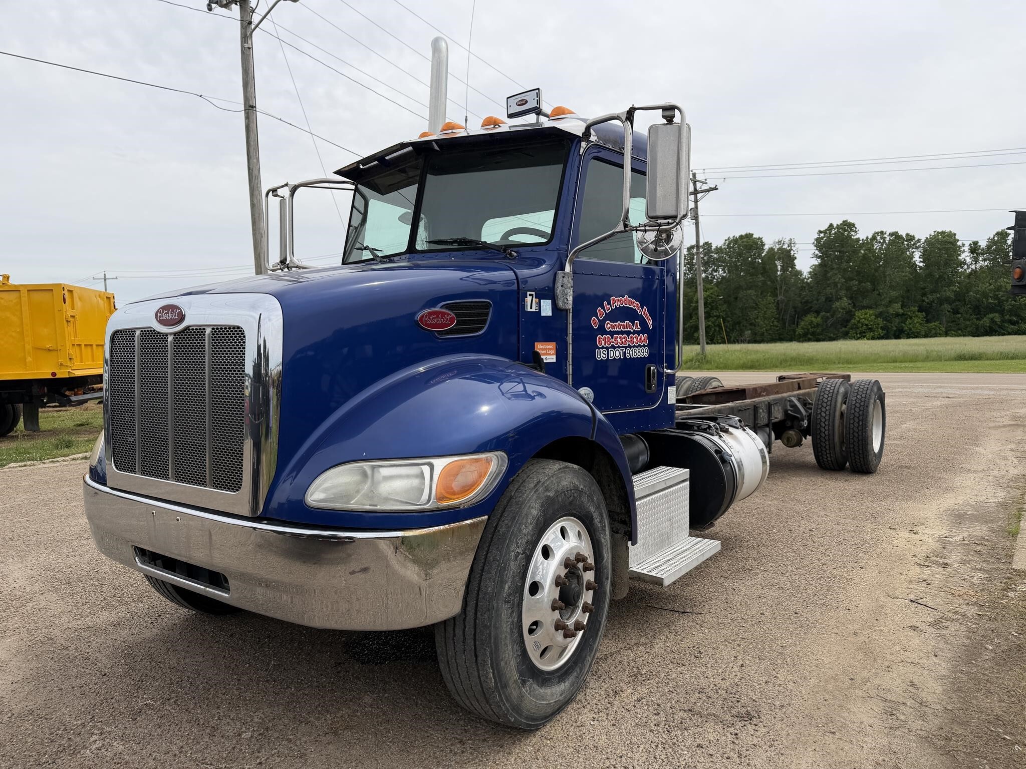 2013 PETERBILT 337 in Covington, TN