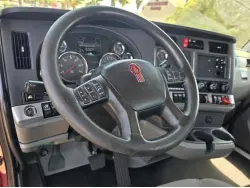 2022 KENWORTH T880