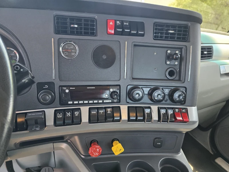 2022 KENWORTH T880