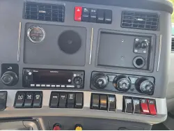 2022 KENWORTH T880