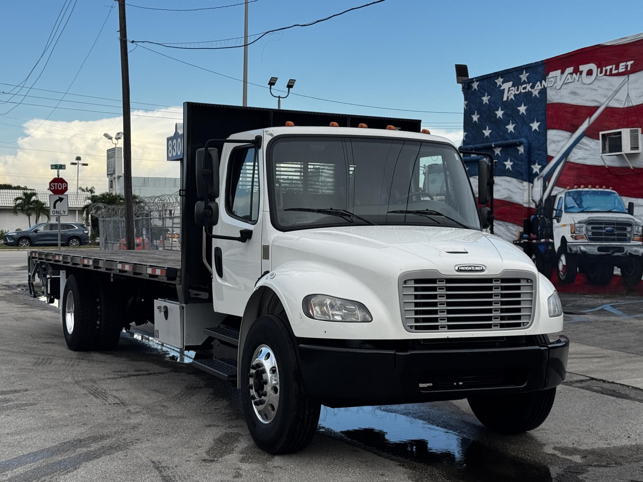 2020 FREIGHTLINER BUSINESS CLASS M2 106 in Miami, FL