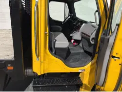 2019 FREIGHTLINER BUSINESS CLASS M2 106