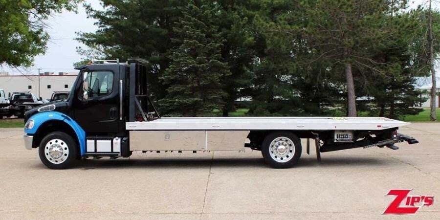 2018 FREIGHTLINER BUSINESS CLASS M2 106 in New Hampton, IA