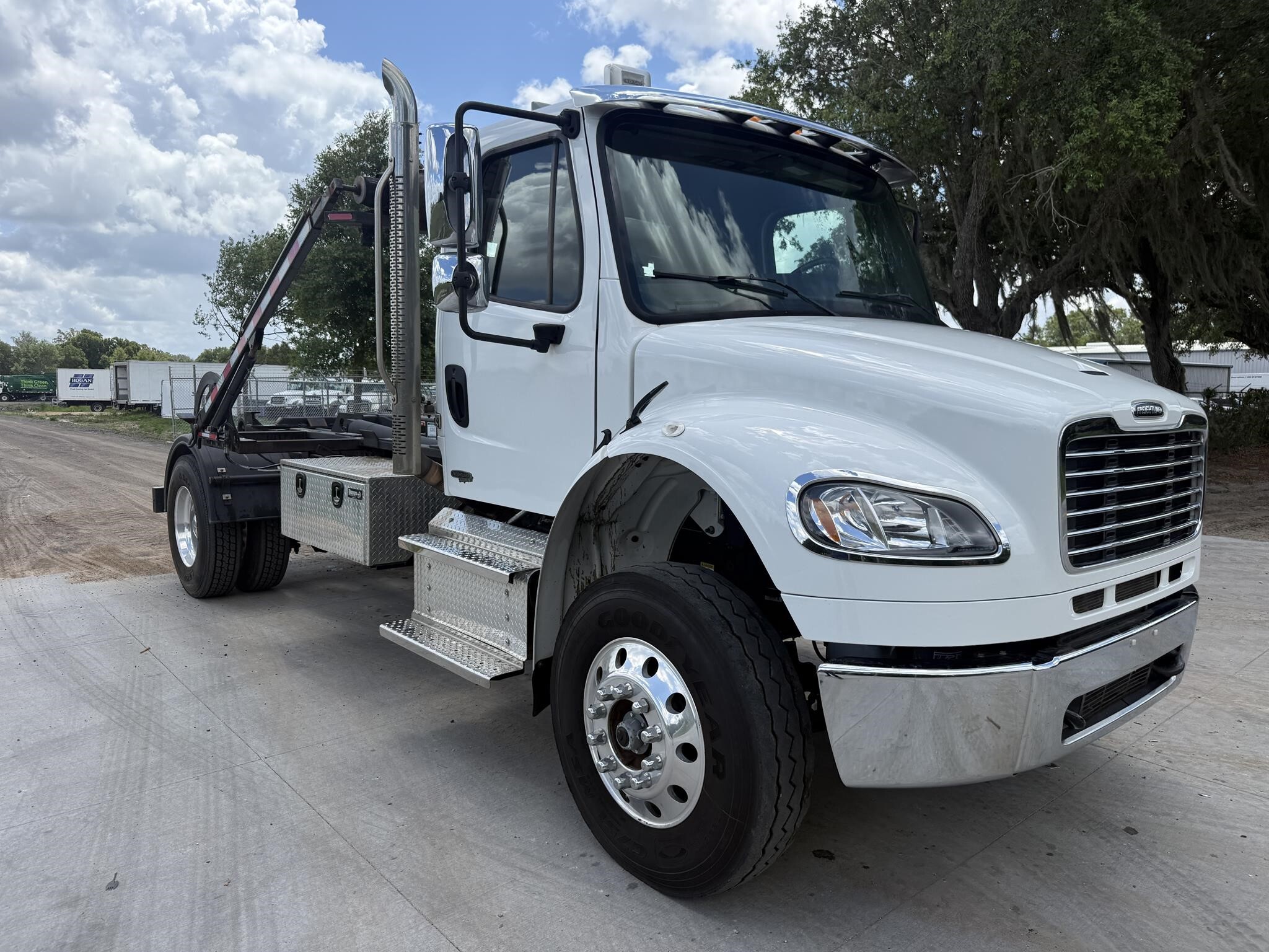2022 FREIGHTLINER BUSINESS CLASS M2 106 in Bartow, FL