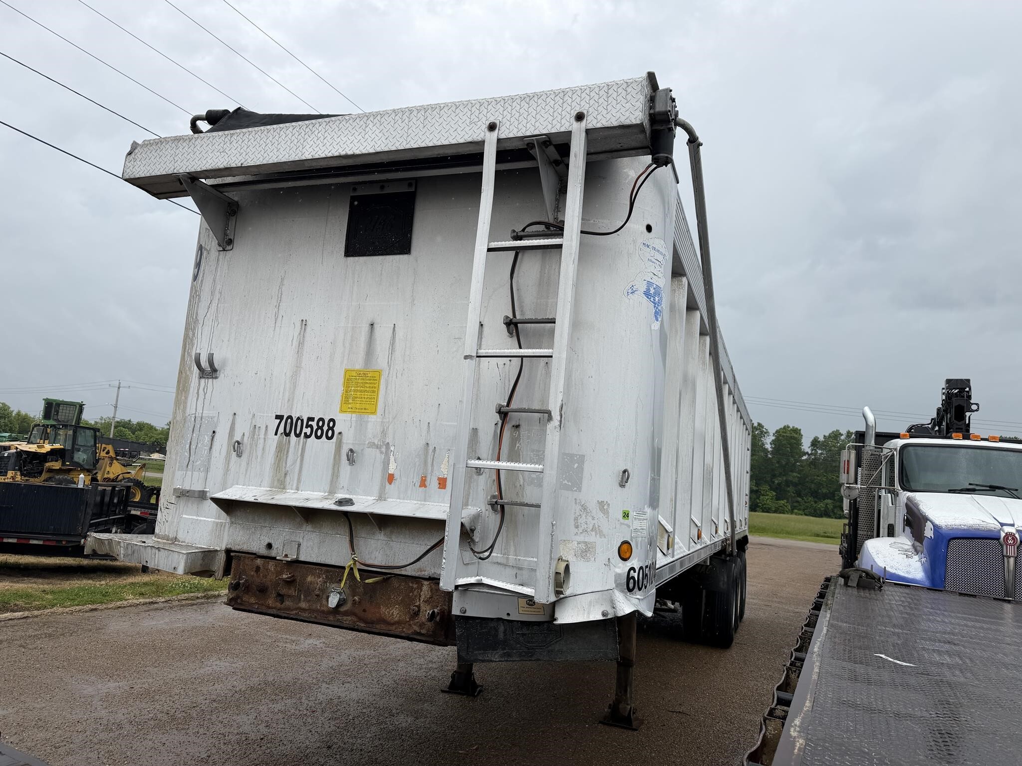 2005 MAC TRAILER MFG 35 FT END DUMP in Covington, TN