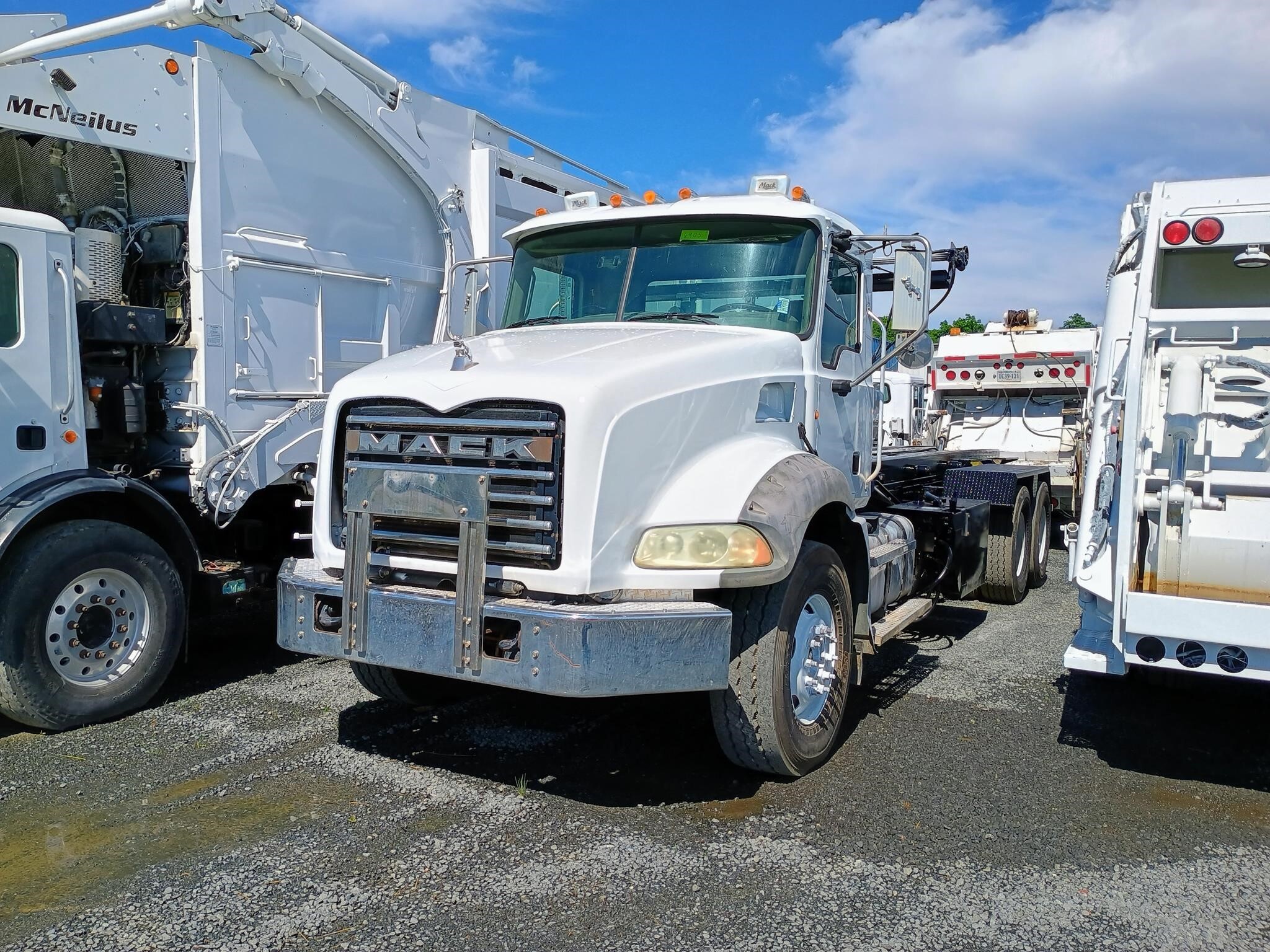 2016 MACK GRANITE GU813 in Bealeton, VA