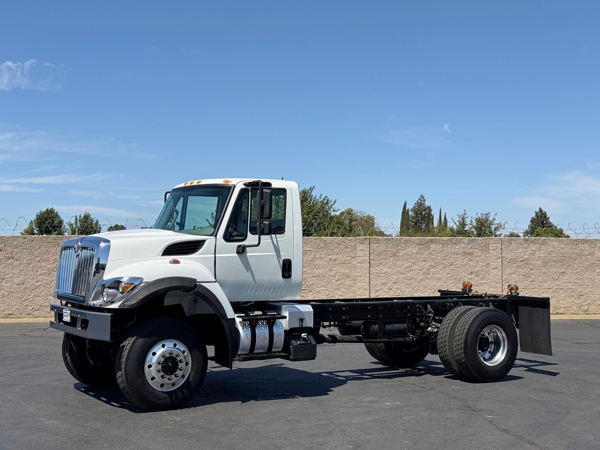 2017 INTERNATIONAL WORKSTAR 7300 in Sacramento, CA