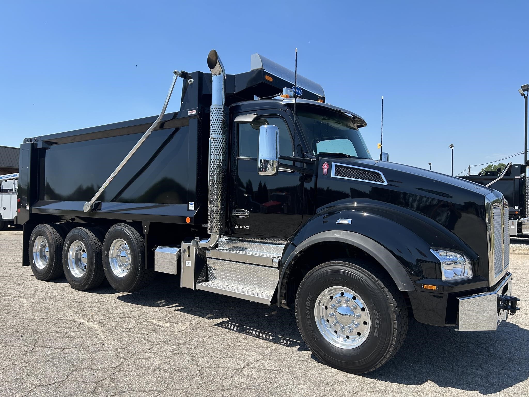 2027 KENWORTH T880 in Chatham, VA