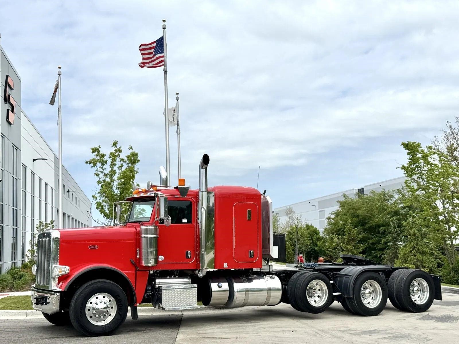 2014 PETERBILT 388 in New Lenox, IL