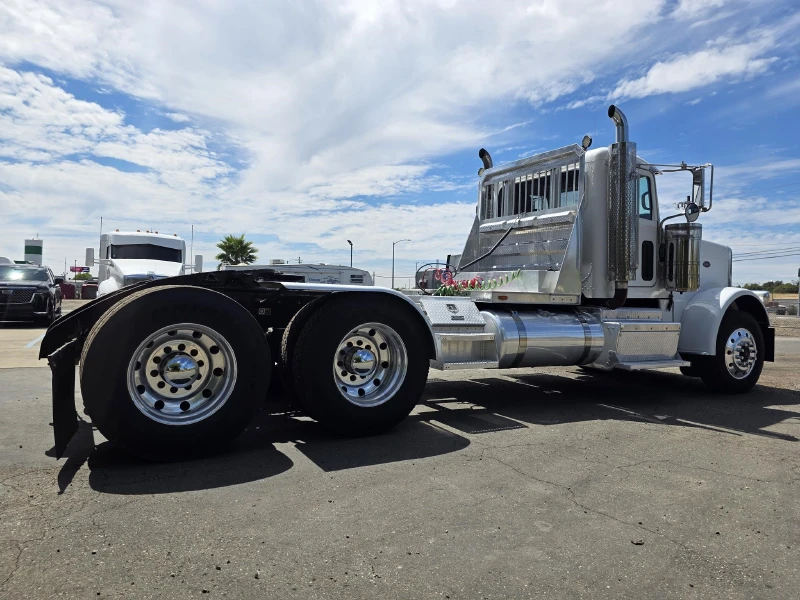 2013 PETERBILT 388