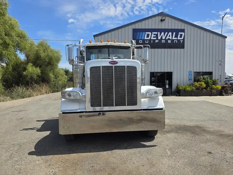 2013 PETERBILT 388