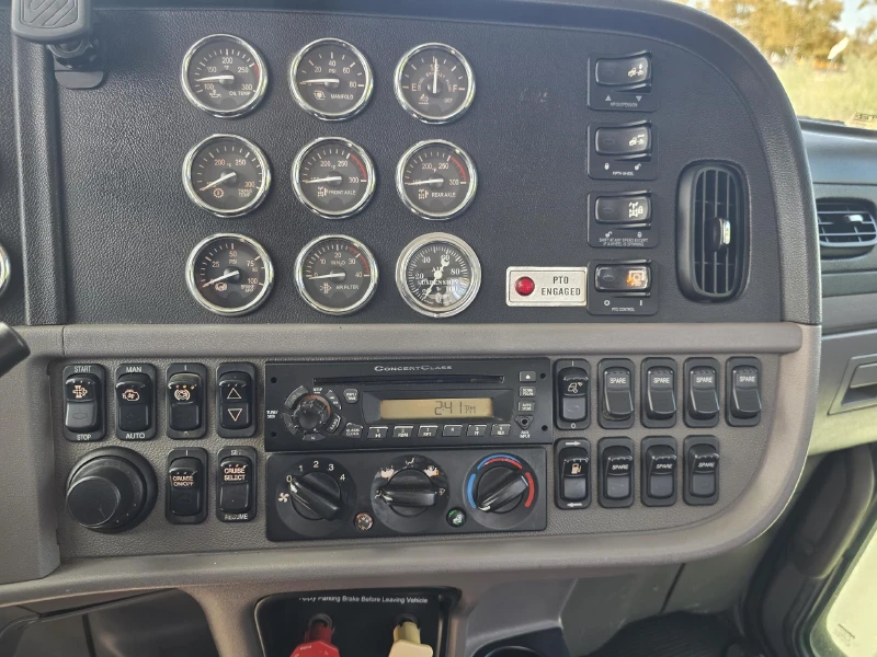 2013 PETERBILT 388