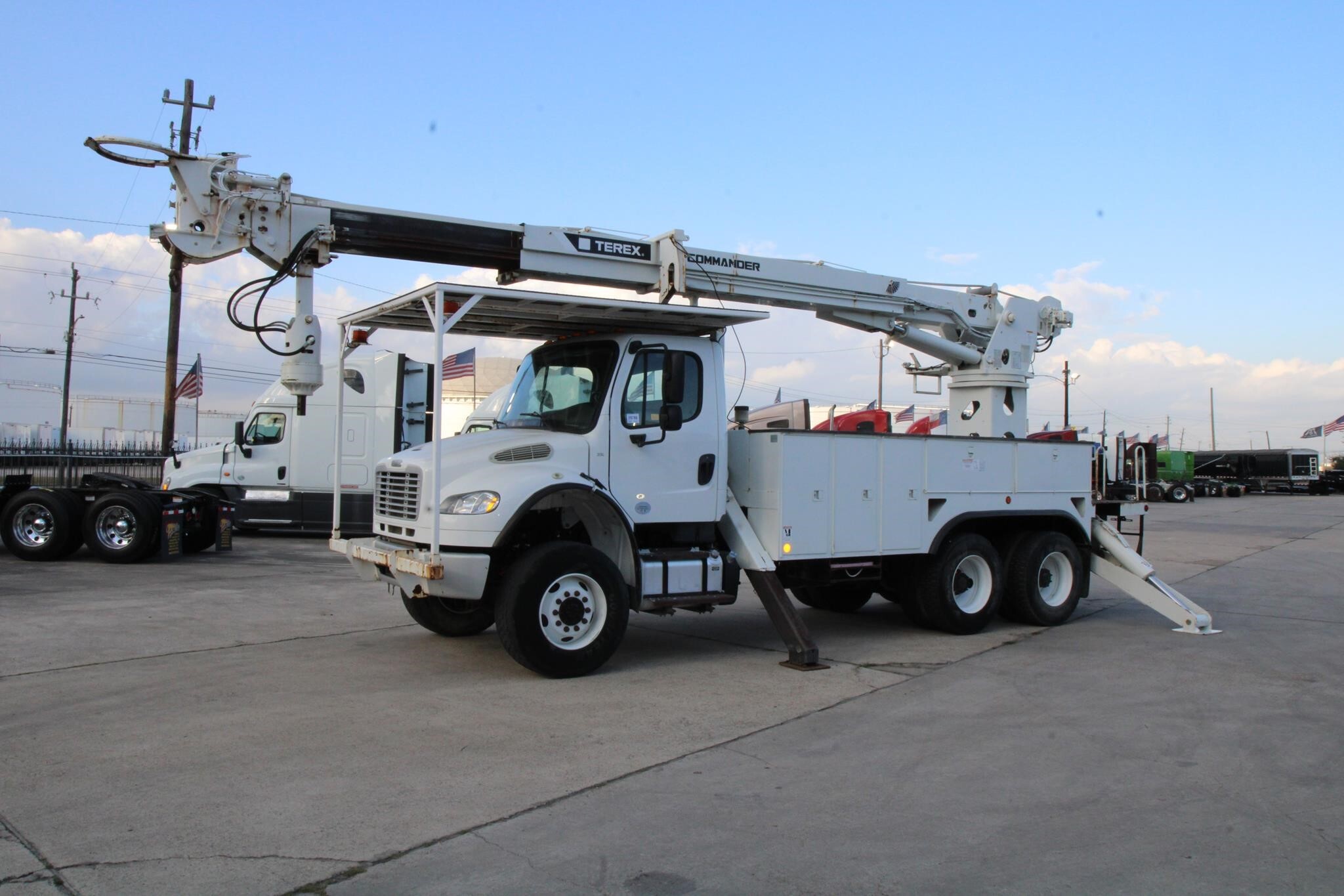 2016 FREIGHTLINER BUSINESS CLASS M2 106 in Houston, TX