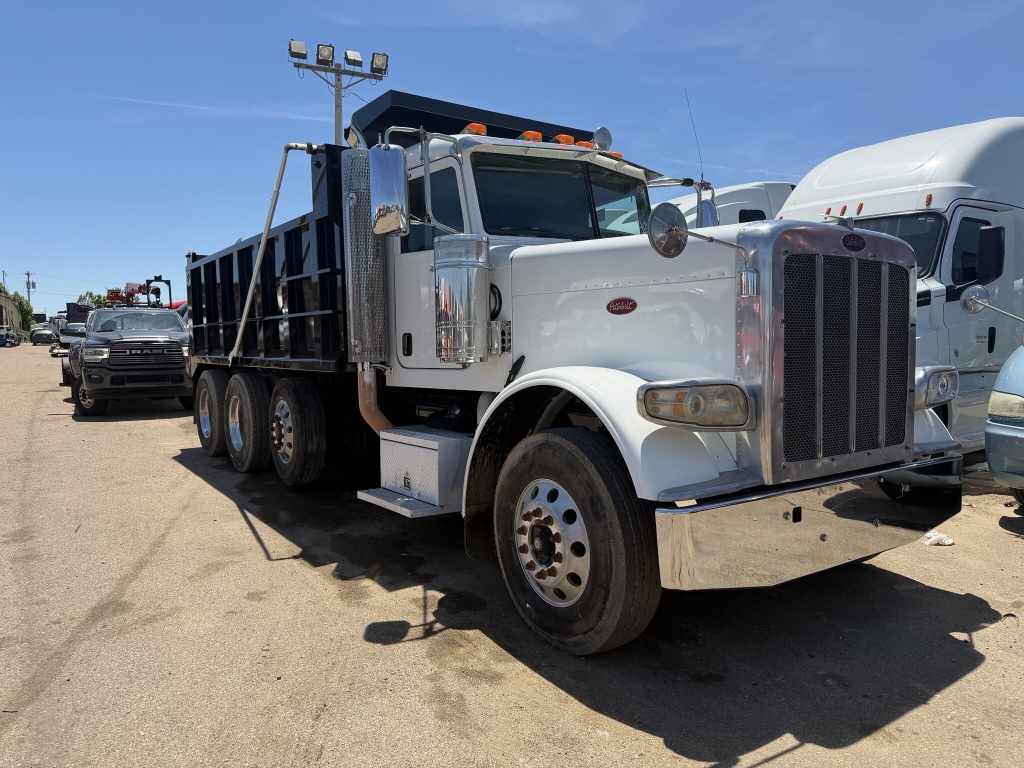 2009 PETERBILT 388 in Covington, TN